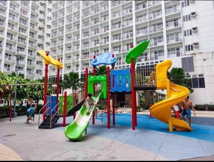 Yhanz Z Sea Residences Pasay Exterior foto
